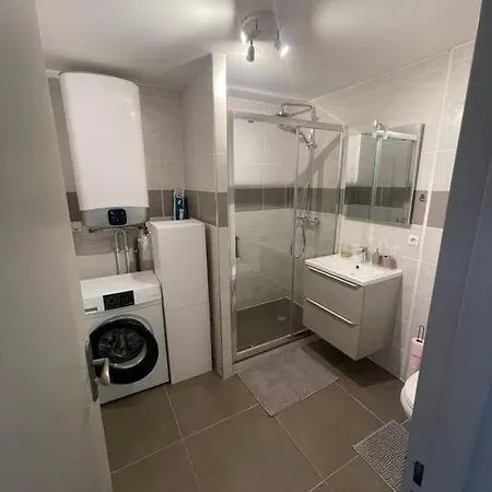 Proche Et Centre 2 Pieces Wifi&clim Daire