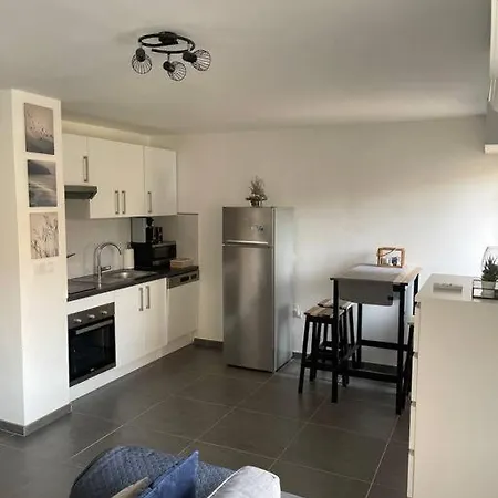 Apartment Proche Et Centre 2 Pieces Wifi&clim